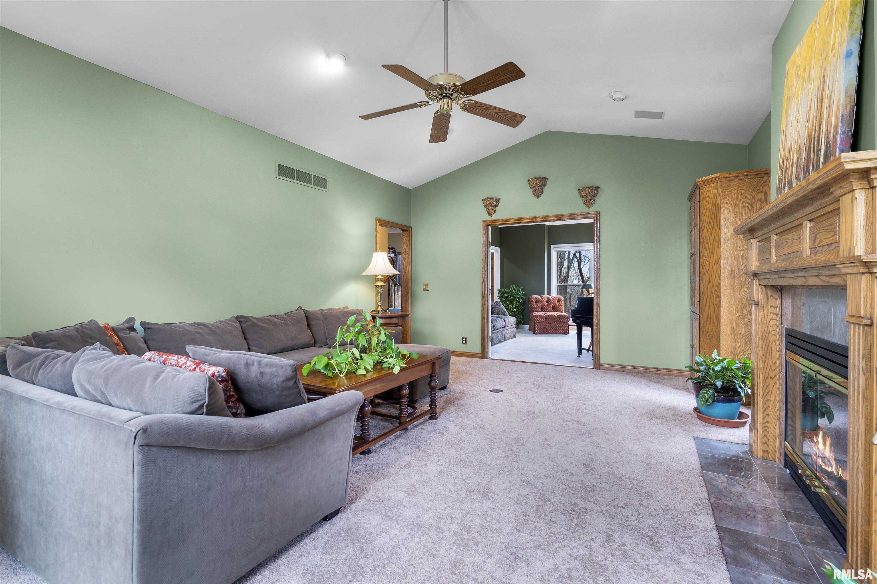 2910 Pleasant Ridge Court Bettendorf, IA 52722 - Photo 9 of 42