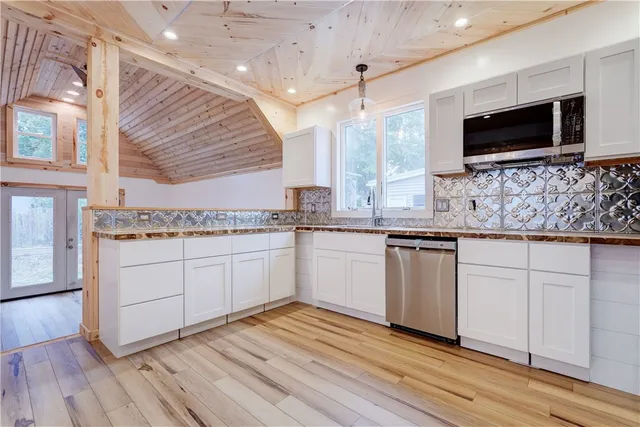 $2,795 | 413 Caroline Street, Rochester, NY 14620