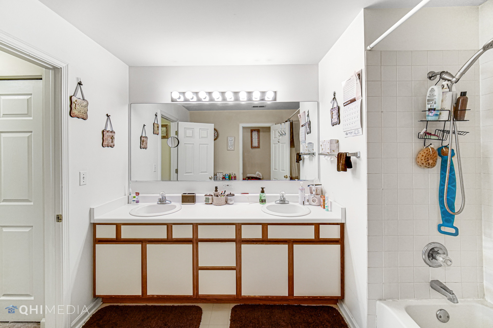 3415 Huntley Terrace, Unit D Crete, IL 60417 - Photo 15 of 22 a en suite bathroom with a sink mirror and shower