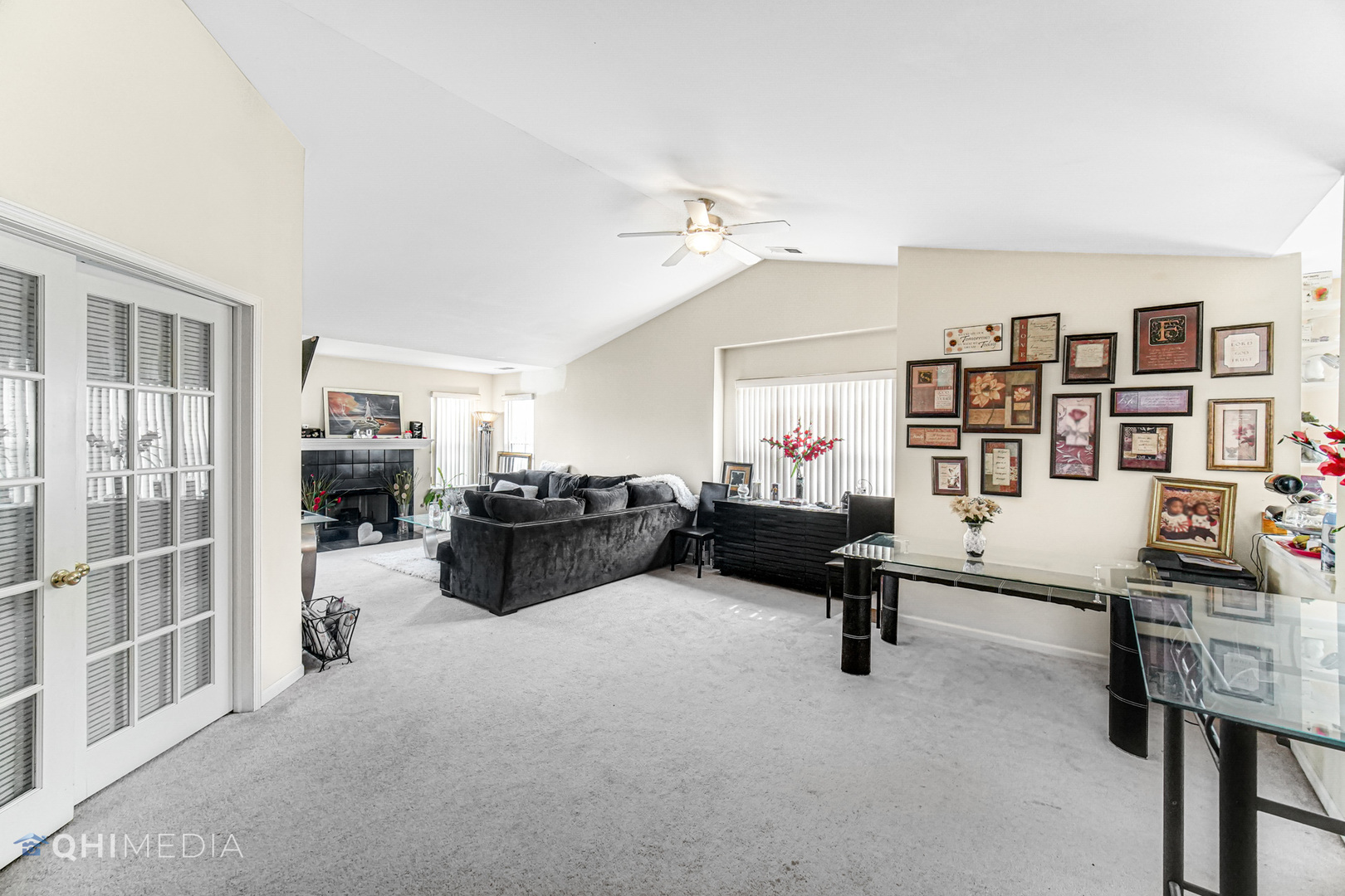 3415 Huntley Terrace, Unit D Crete, IL 60417 - Photo 4 of 22 a living room with furniture