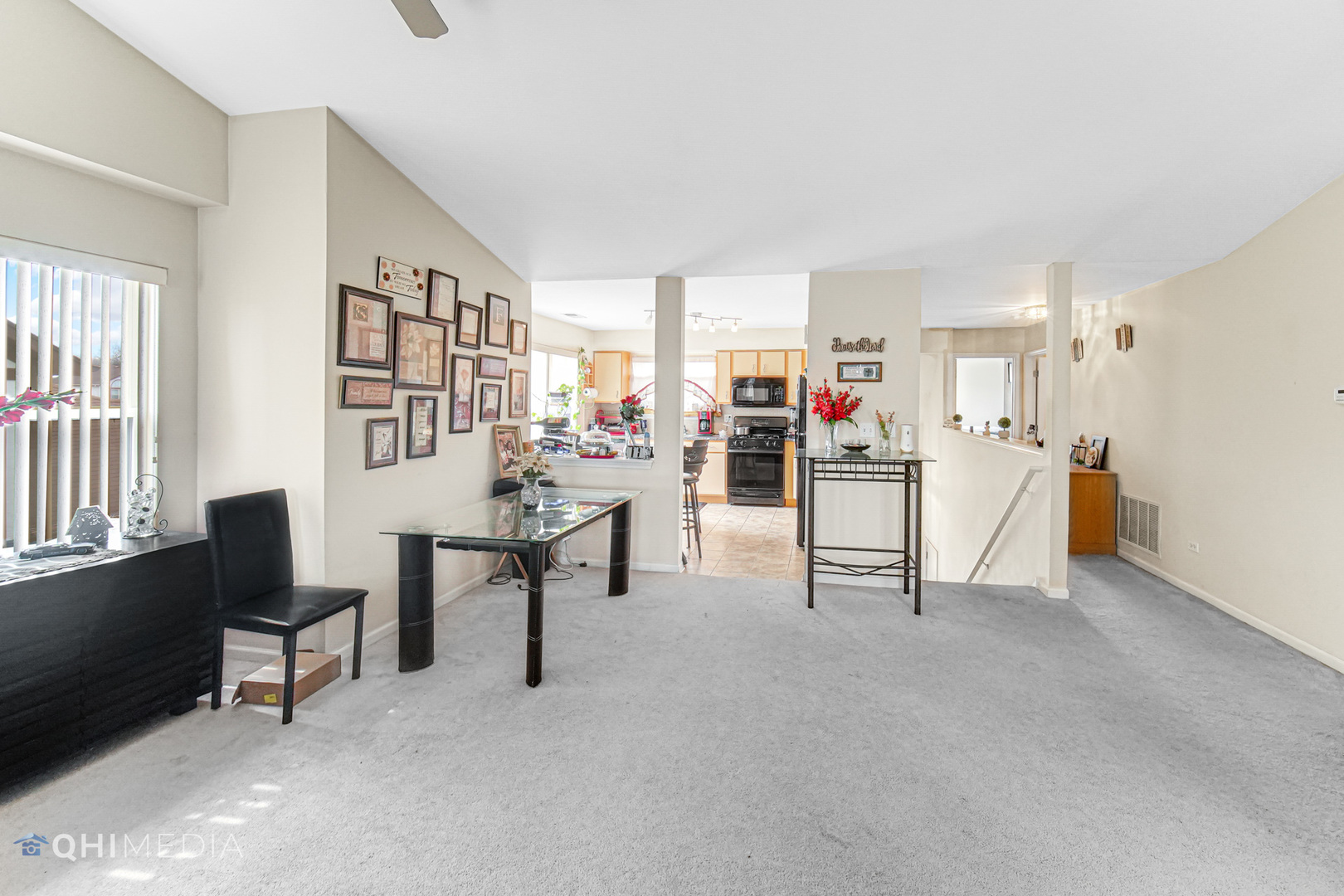3415 Huntley Terrace, Unit D Crete, IL 60417 - Photo 6 of 22 a view of a livingroom with furniture and a work space