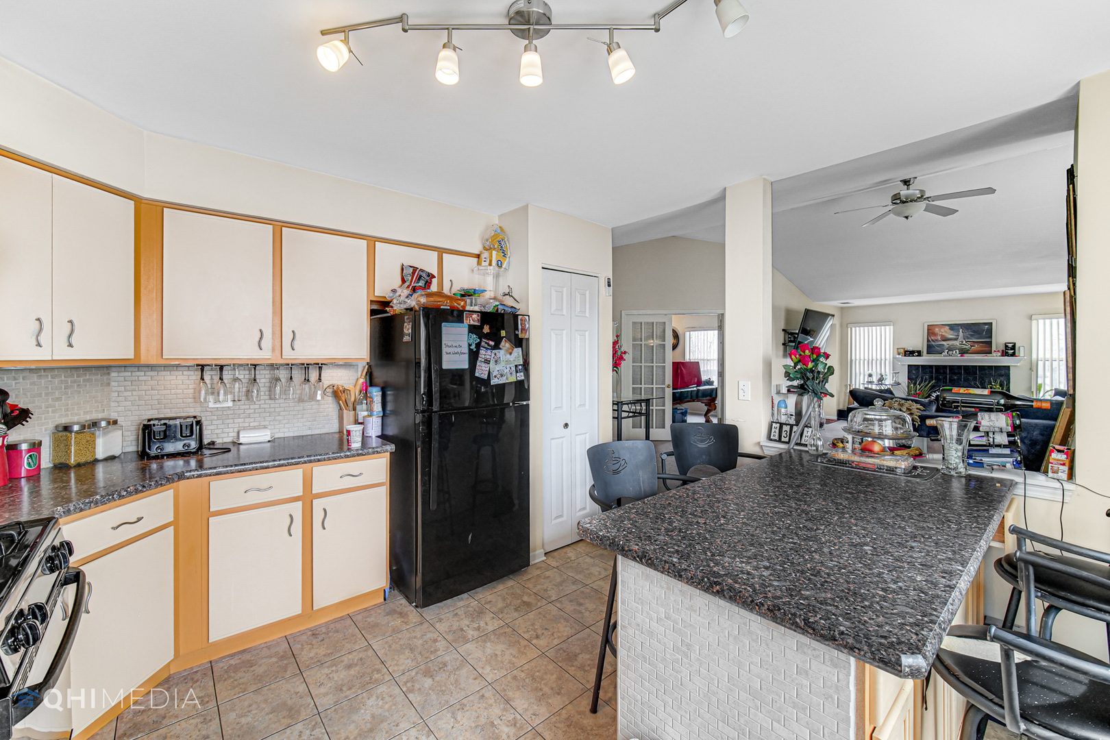 3415 Huntley Terrace, Unit D Crete, IL 60417 - Photo 10 of 22 a kitchen with refrigerator and cabinets
