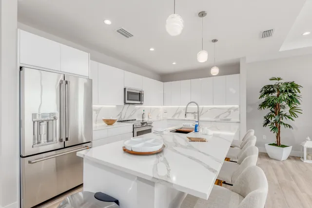 $8,000 | 41 Southwest Seminole Street, Unit 409, Stuart, FL 34994