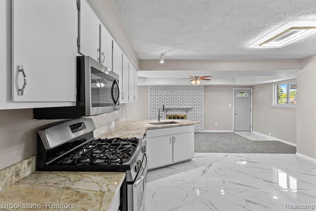 32039 Hayes Road Warren, MI 48088 - Photo 8 of 30