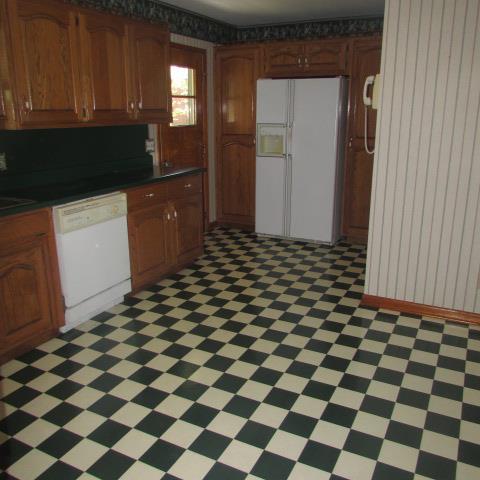 946 Monument Road Summertown, TN 38483 - Photo 8 of 19 Green & White Checkerboard Floor