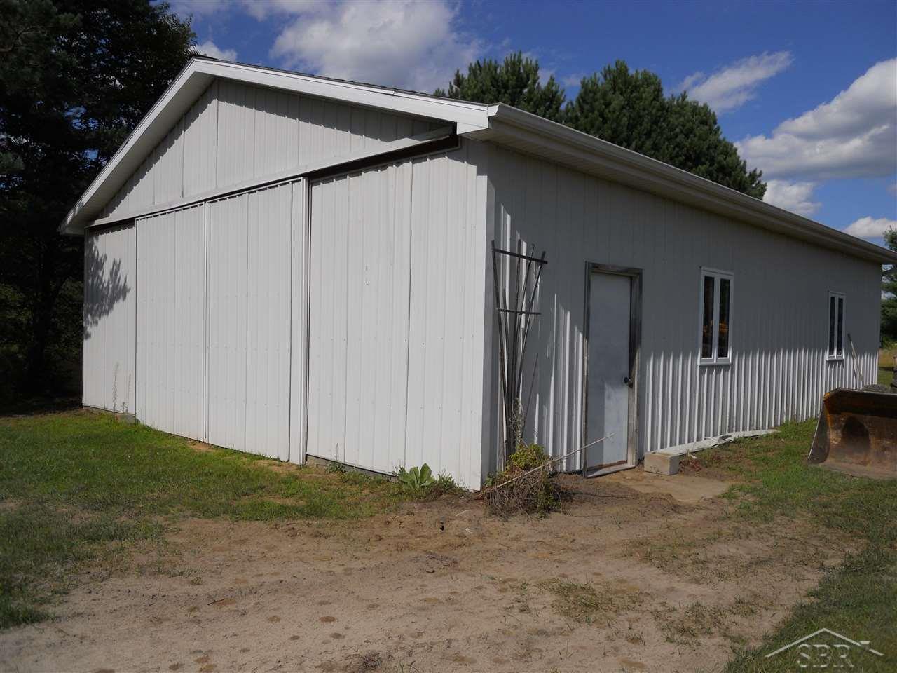 7328 Oak Road Vassar, MI 48768 - Photo 30 of 52 31254533-29.JPG