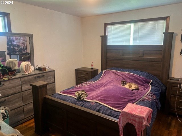 3981 Bell Avenue Eugene, OR 97402 - Photo 14 of 28 a room with a bed and a window