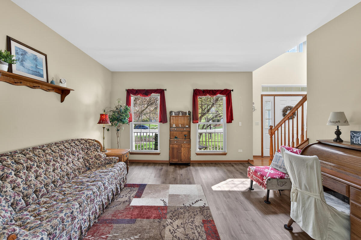 8408 190th Avenue Bristol, WI 53104 - Photo 11 of 33 8408 Formal LR
