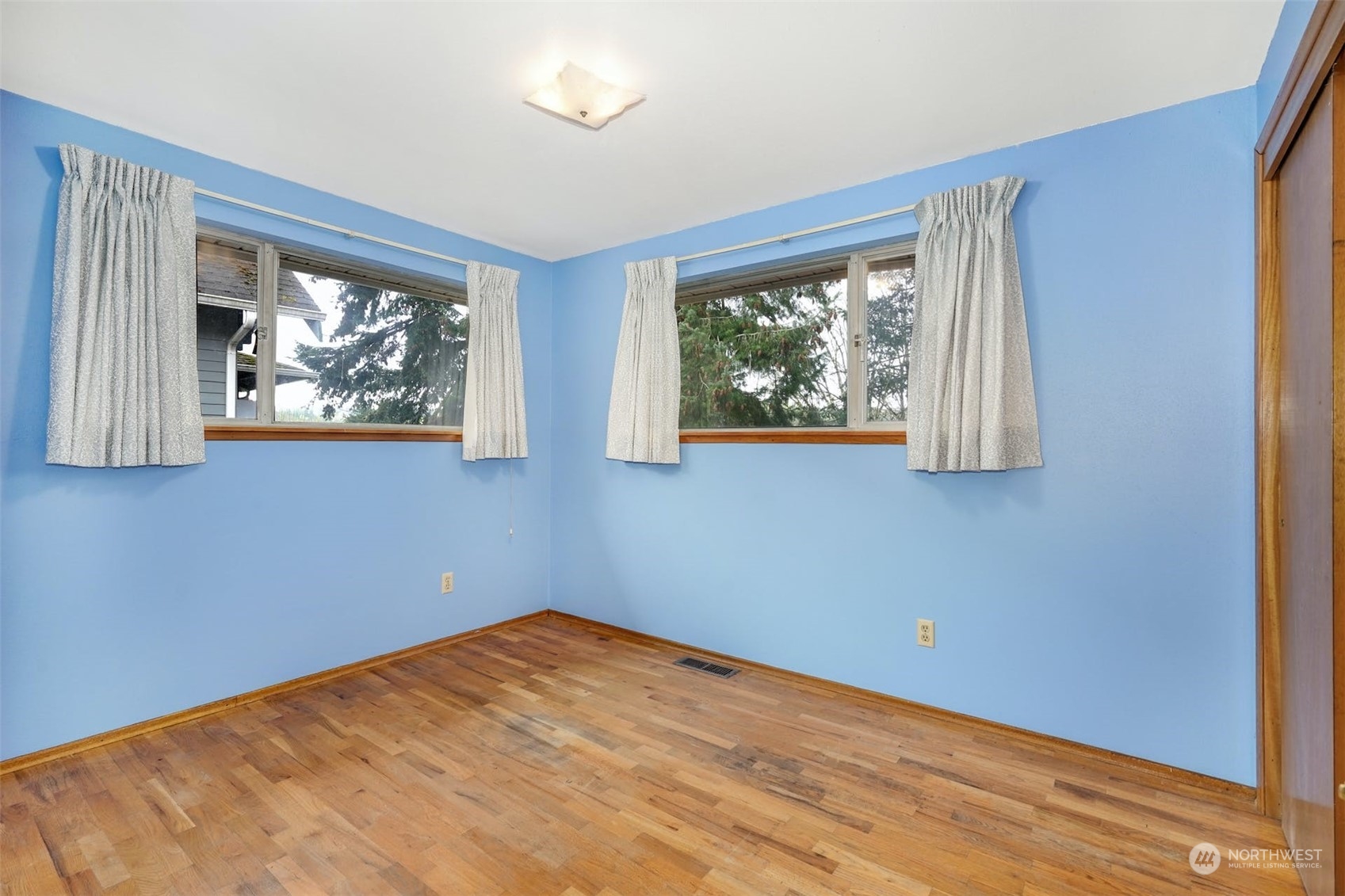 4151 23rd Avenue Southwest Seattle, WA 98106 - Photo 19 of 36 a view of empty room with window