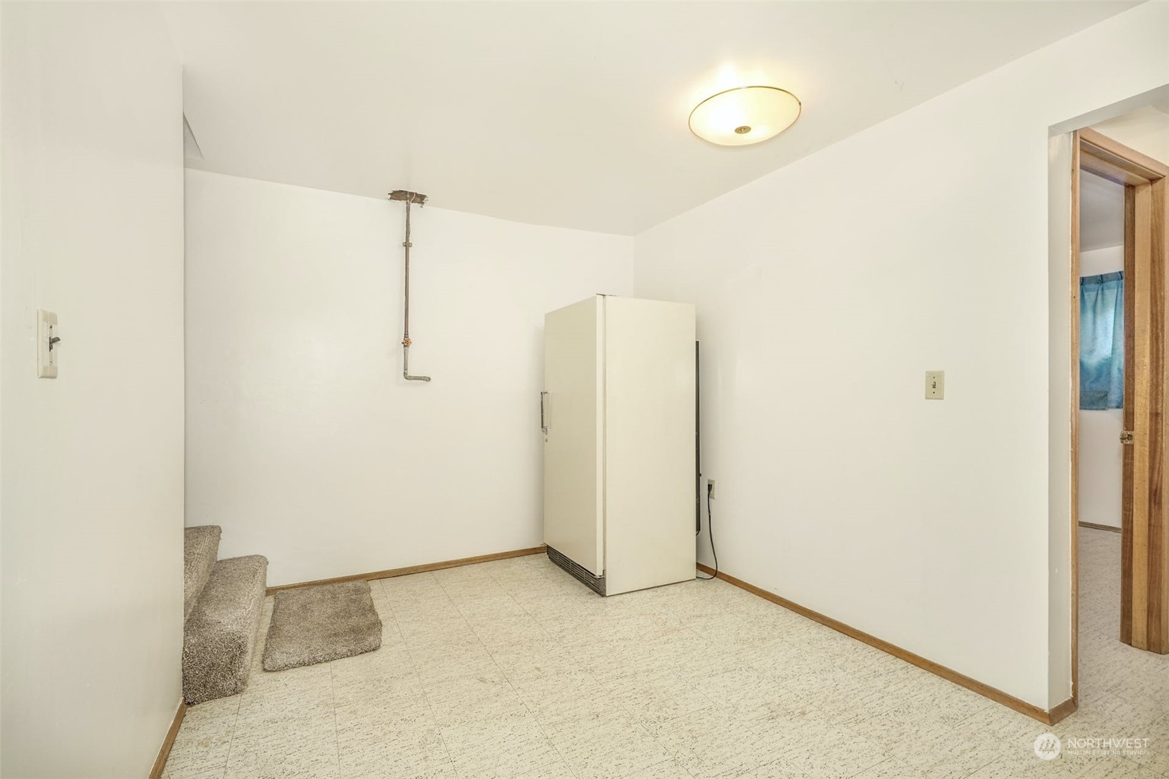 4151 23rd Avenue Southwest Seattle, WA 98106 - Photo 30 of 36 a view of a room with an empty space