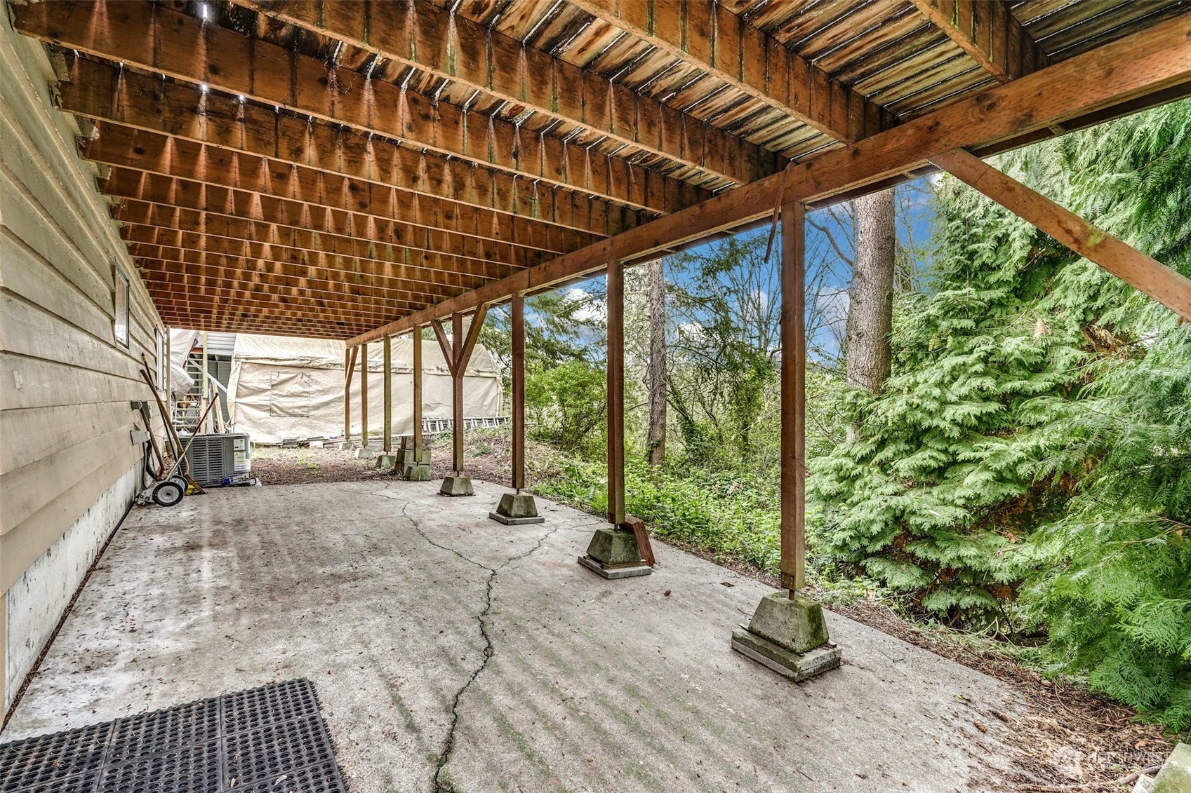 4151 23rd Avenue Southwest Seattle, WA 98106 - Photo 35 of 36 a view of a porch