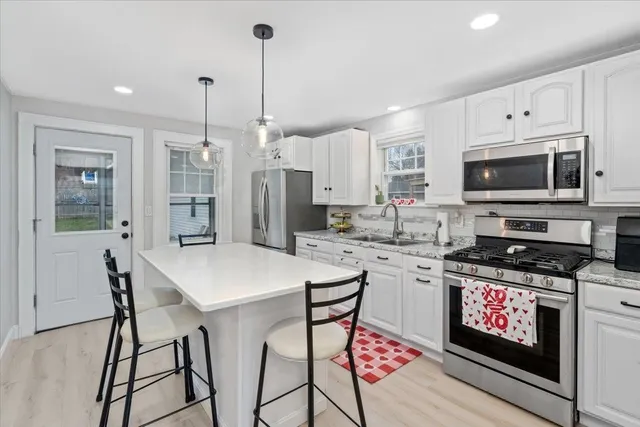 $445,000 | 11 Lincoln Street, Manchester, NH 03103