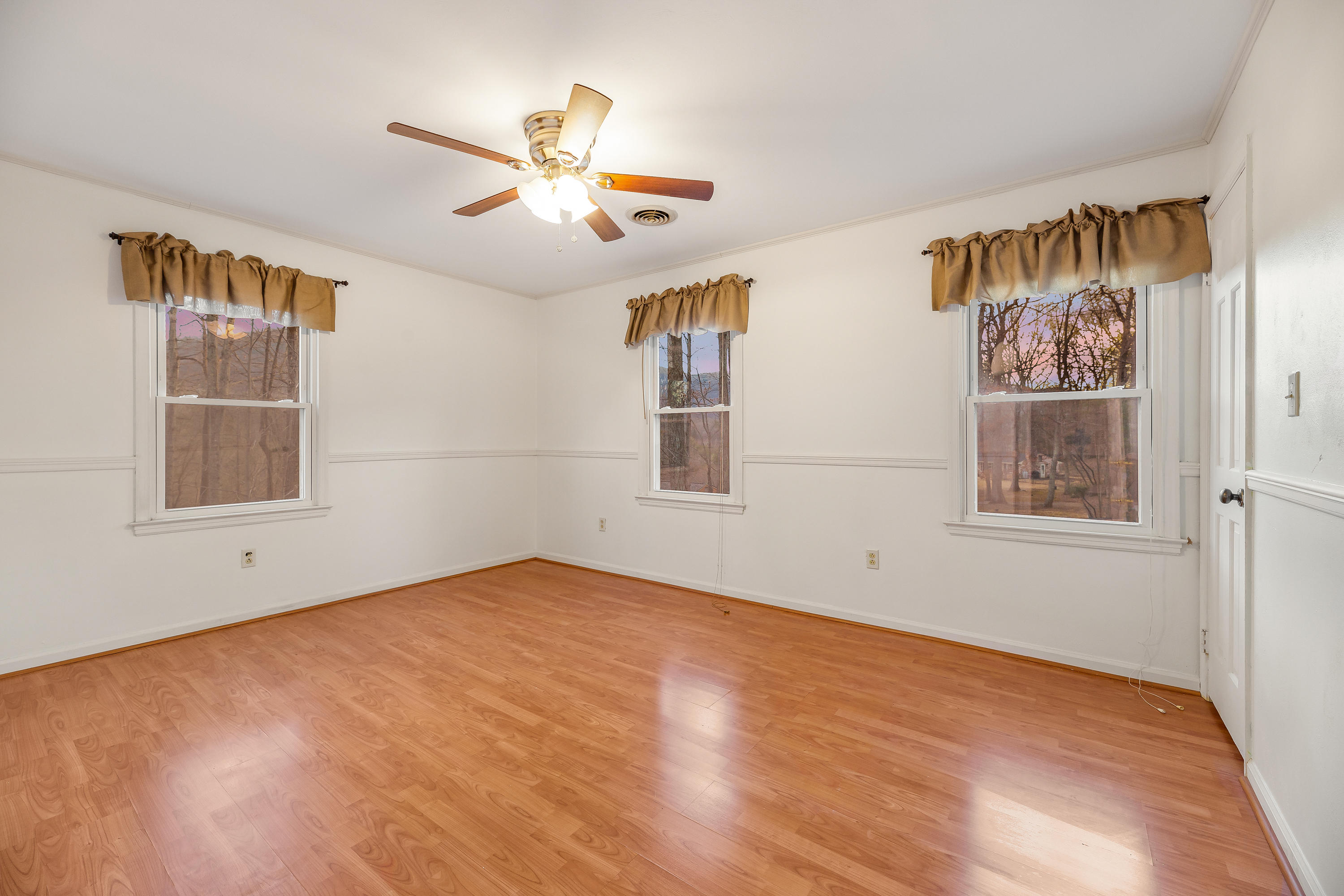 5950 Country View Road Roanoke, VA 24018 - Photo 26 of 38 IMG_322_33