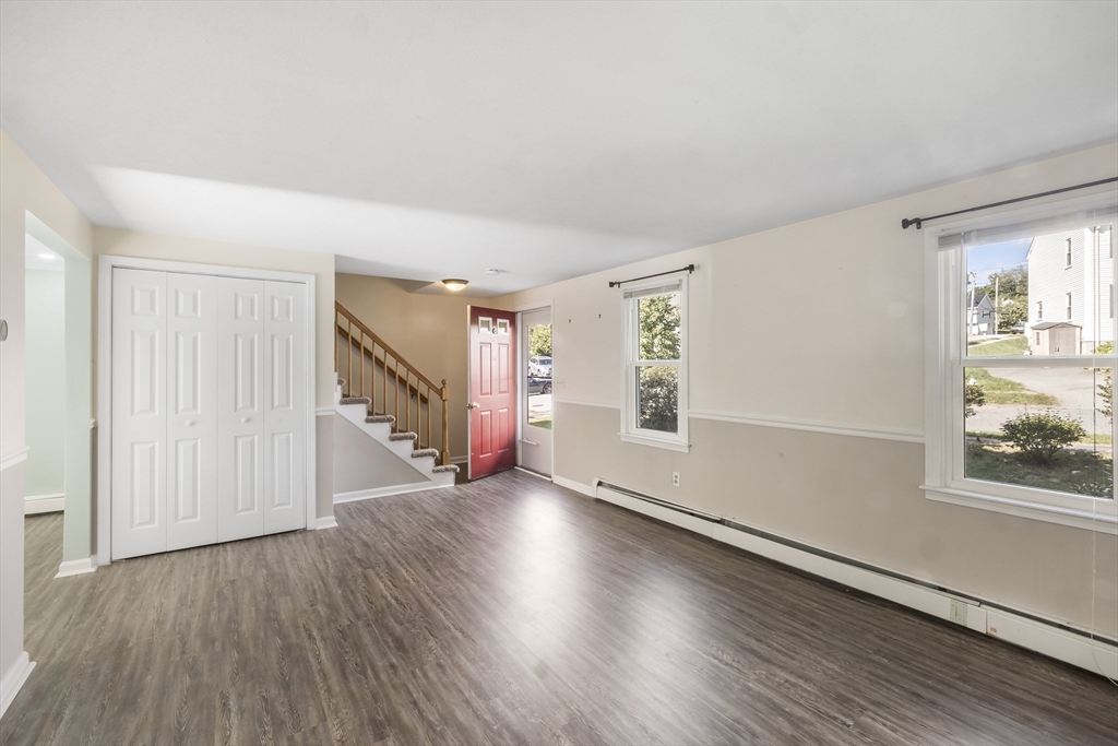 7 Lorraine Road Worcester, MA 01604 - Photo 3 of 29 Gallery Image 3
