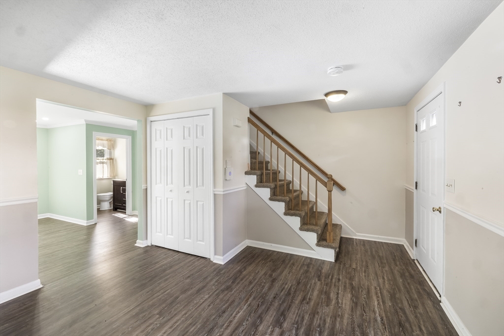 7 Lorraine Road Worcester, MA 01604 - Photo 4 of 29 Gallery Image 4