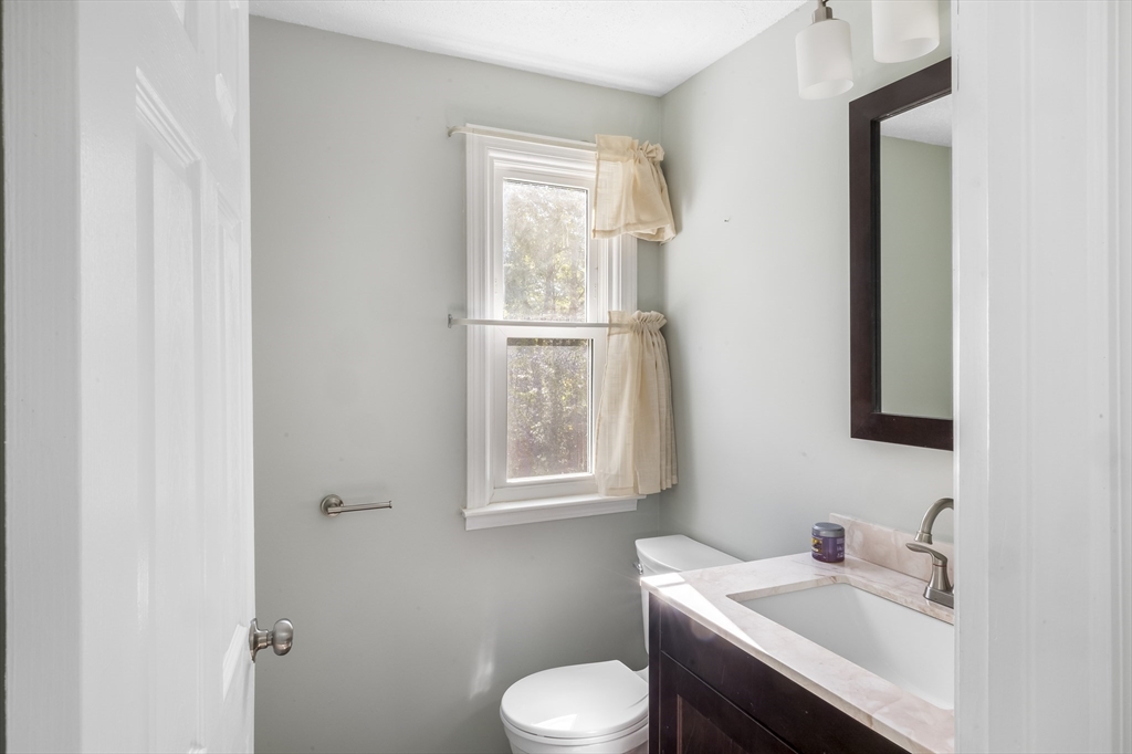 7 Lorraine Road Worcester, MA 01604 - Photo 9 of 29 Gallery Image 9