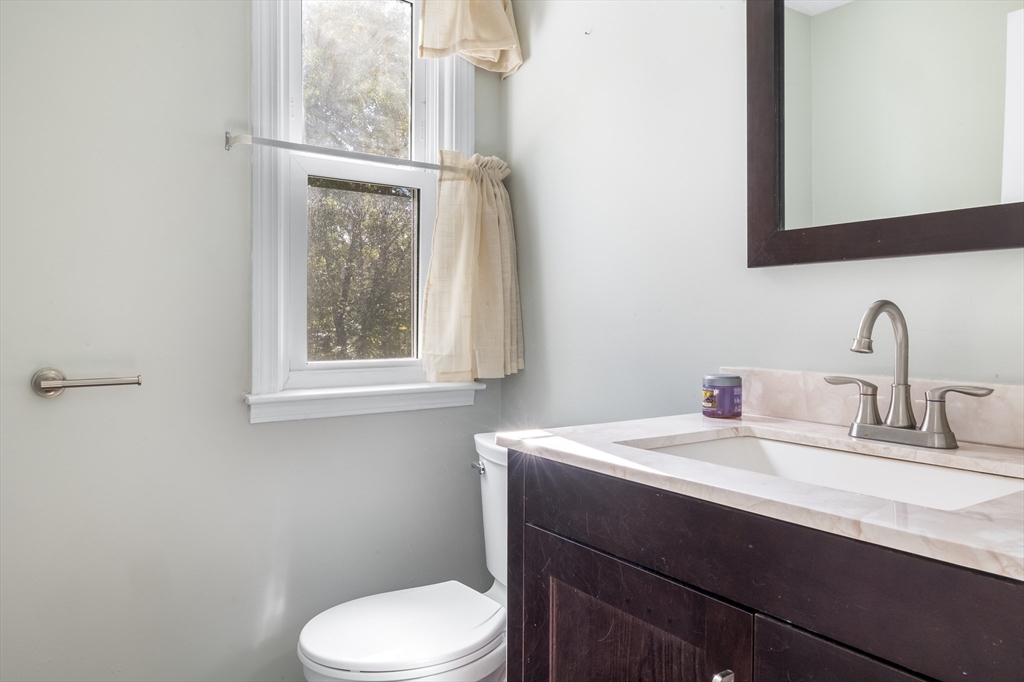 7 Lorraine Road Worcester, MA 01604 - Photo 10 of 29 Gallery Image 10