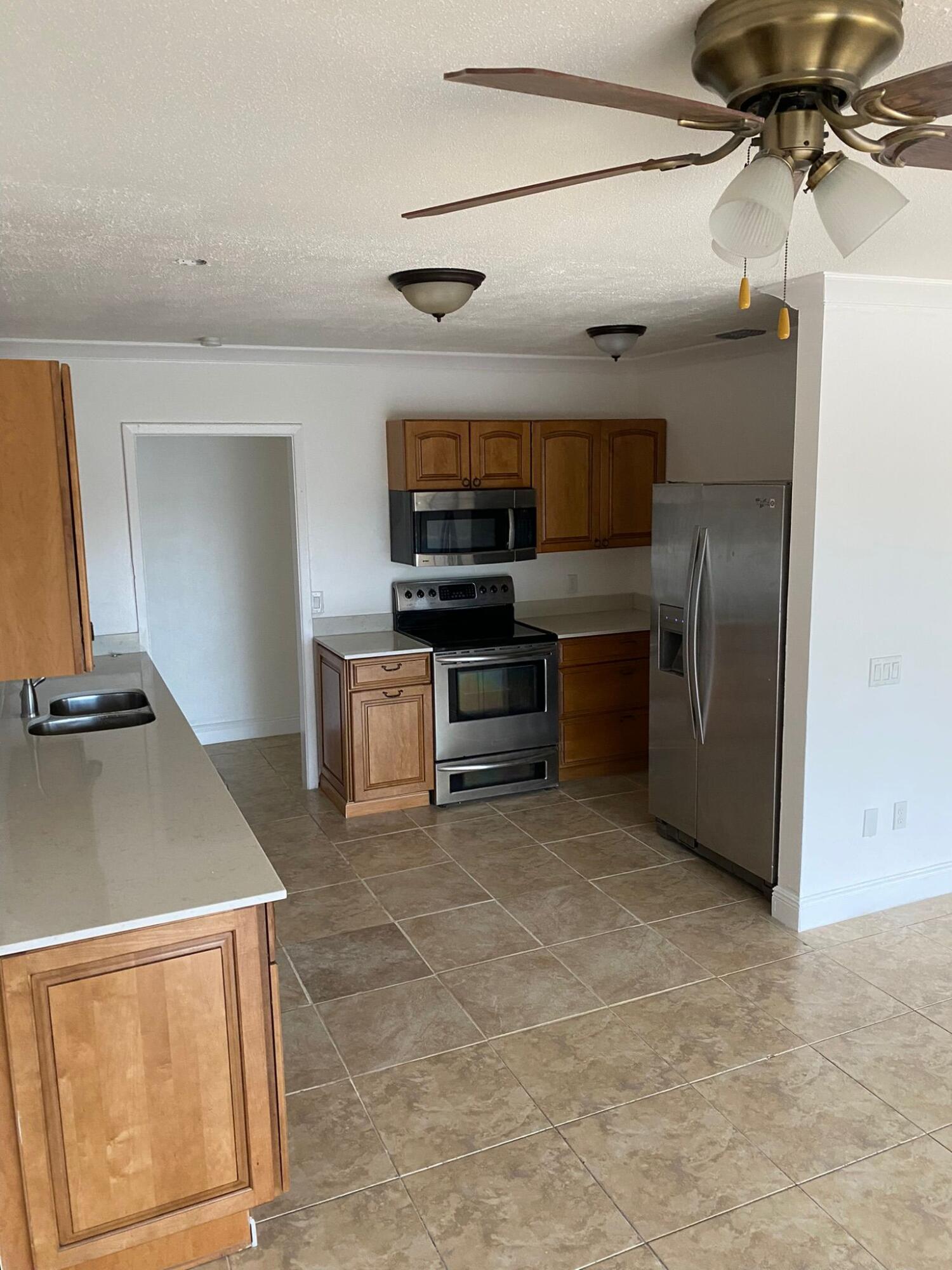 18 Andros Road Palm Springs, FL 33461 - Photo 7 of 20 c53eb6b6-1941-40e0-9ccc-7f448844772b