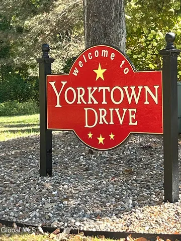 $1,700 | 212 Yorktown Drive, Halfmoon, NY 12065