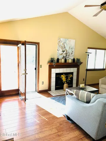 $1,700 | 212 Yorktown Drive, Halfmoon, NY 12065