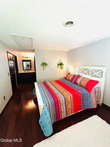 $1,700 | 212 Yorktown Drive, Halfmoon, NY 12065