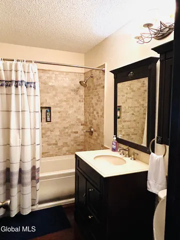 $1,700 | 212 Yorktown Drive, Halfmoon, NY 12065