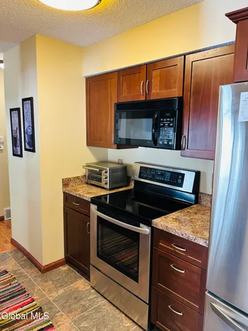 $1,700 | 212 Yorktown Drive, Halfmoon, NY 12065