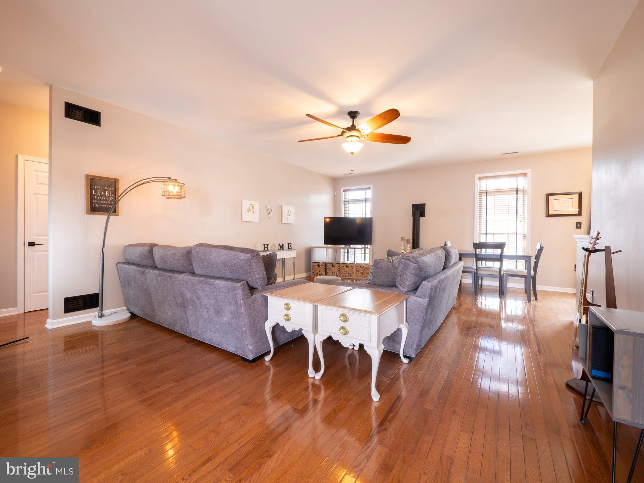 1225 Brown Road Martinsburg, WV 25404 - Photo 4 of 32 Spacious living room