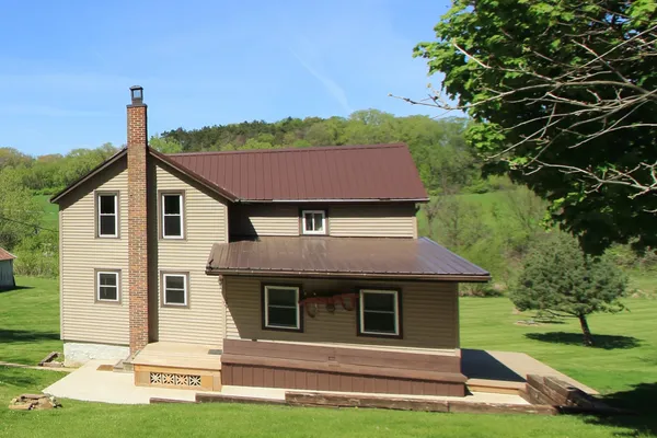 $299,900 | 17896 Skunk Hollow Road, Mount Carroll, IL 61053