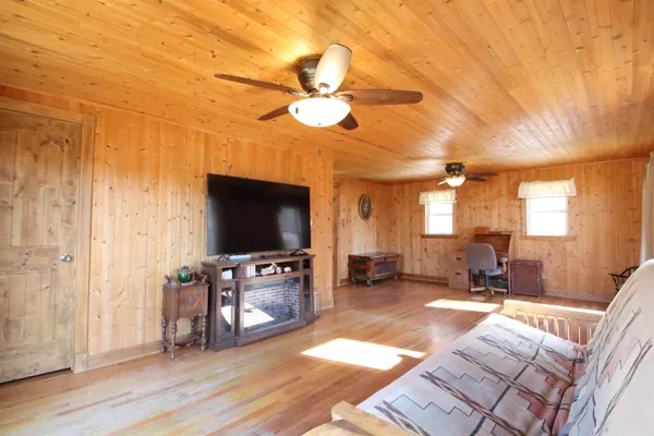 $325,000 | 17896 Skunk Hollow Road, Mount Carroll, IL 61053