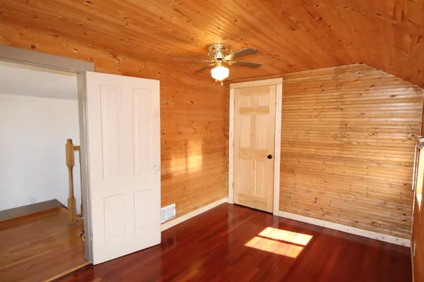 $325,000 | 17896 Skunk Hollow Road, Mount Carroll, IL 61053