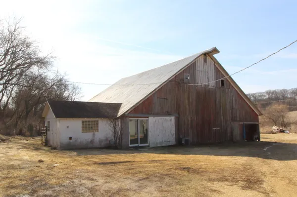 $325,000 | 17896 Skunk Hollow Road, Mount Carroll, IL 61053