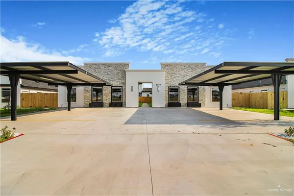 $1,300 | 2002 East 1st Street, Unit 2, Mission, TX 78572