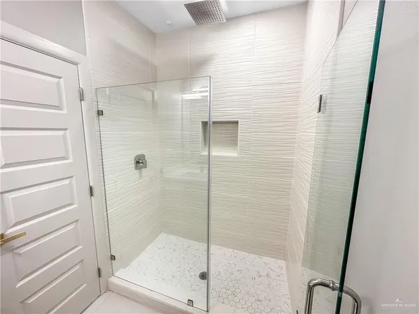 $1,300 | 2002 East 1st Street, Unit 2, Mission, TX 78572