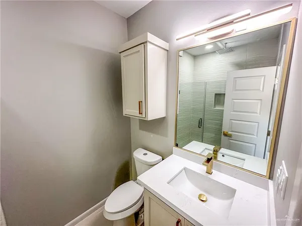 $1,300 | 2002 East 1st Street, Unit 2, Mission, TX 78572
