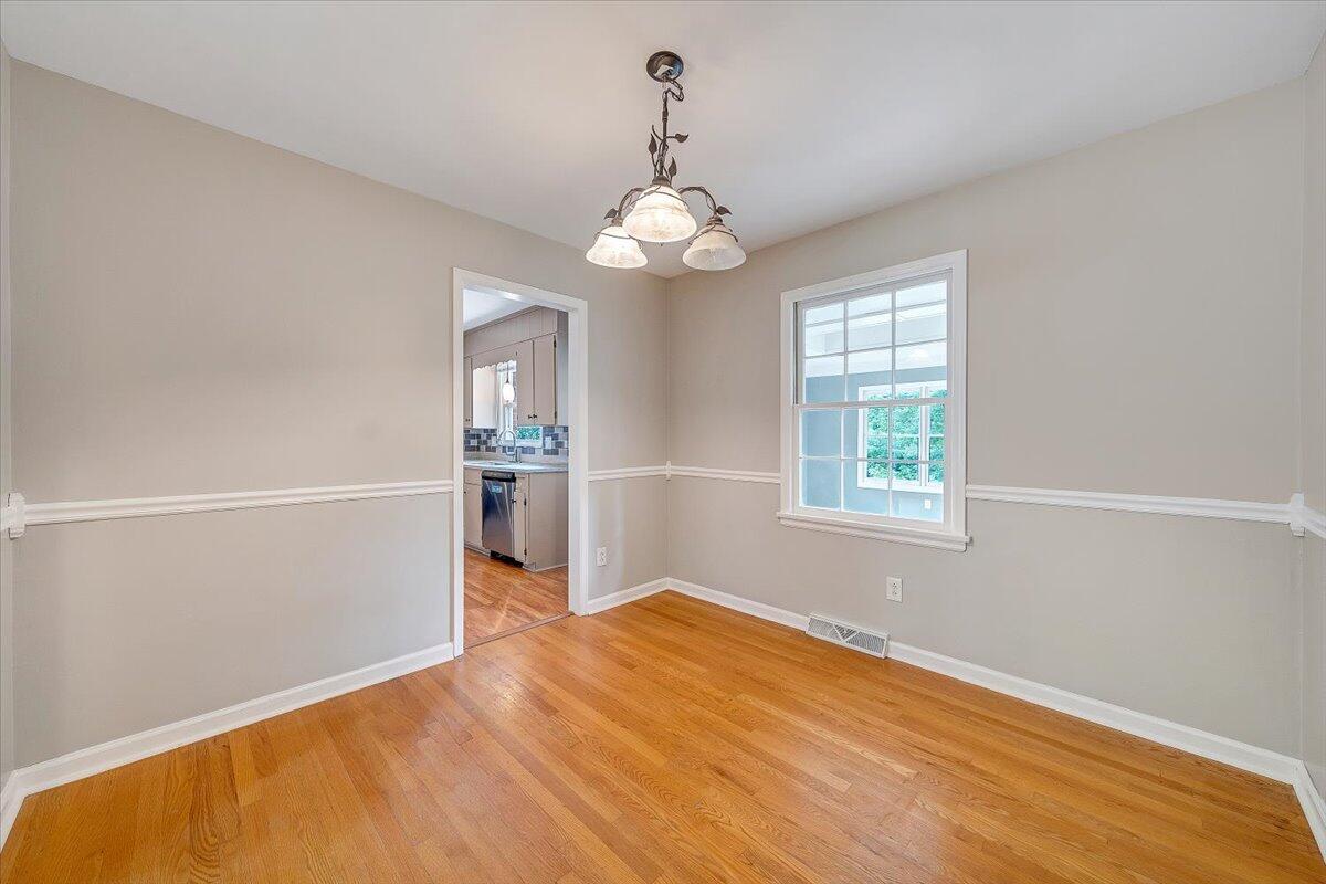 5229 Cave Spring Lane Roanoke, VA 24018 - Photo 11 of 63 09-MIB05263