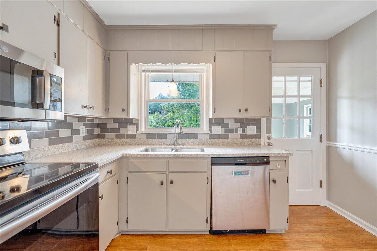 5229 Cave Spring Lane Roanoke, VA 24018 - Photo 17 of 63 15-MIB05284