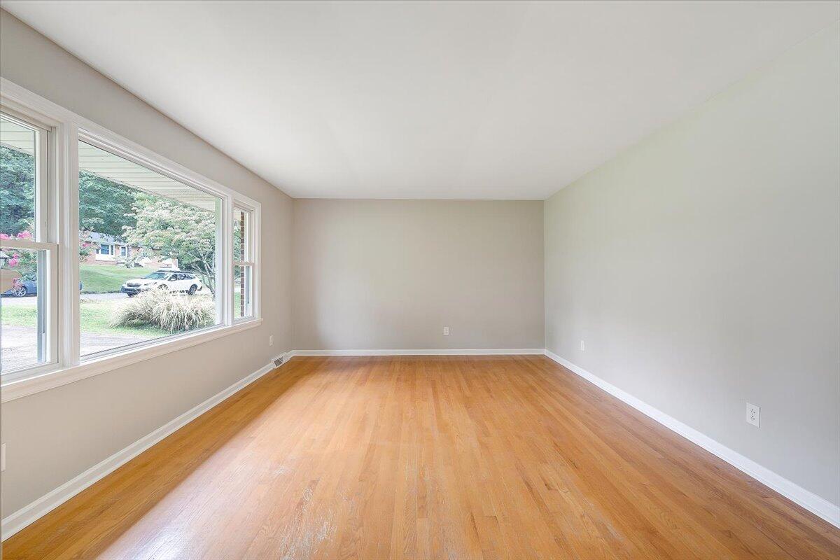 5229 Cave Spring Lane Roanoke, VA 24018 - Photo 4 of 63 02-MIB05239