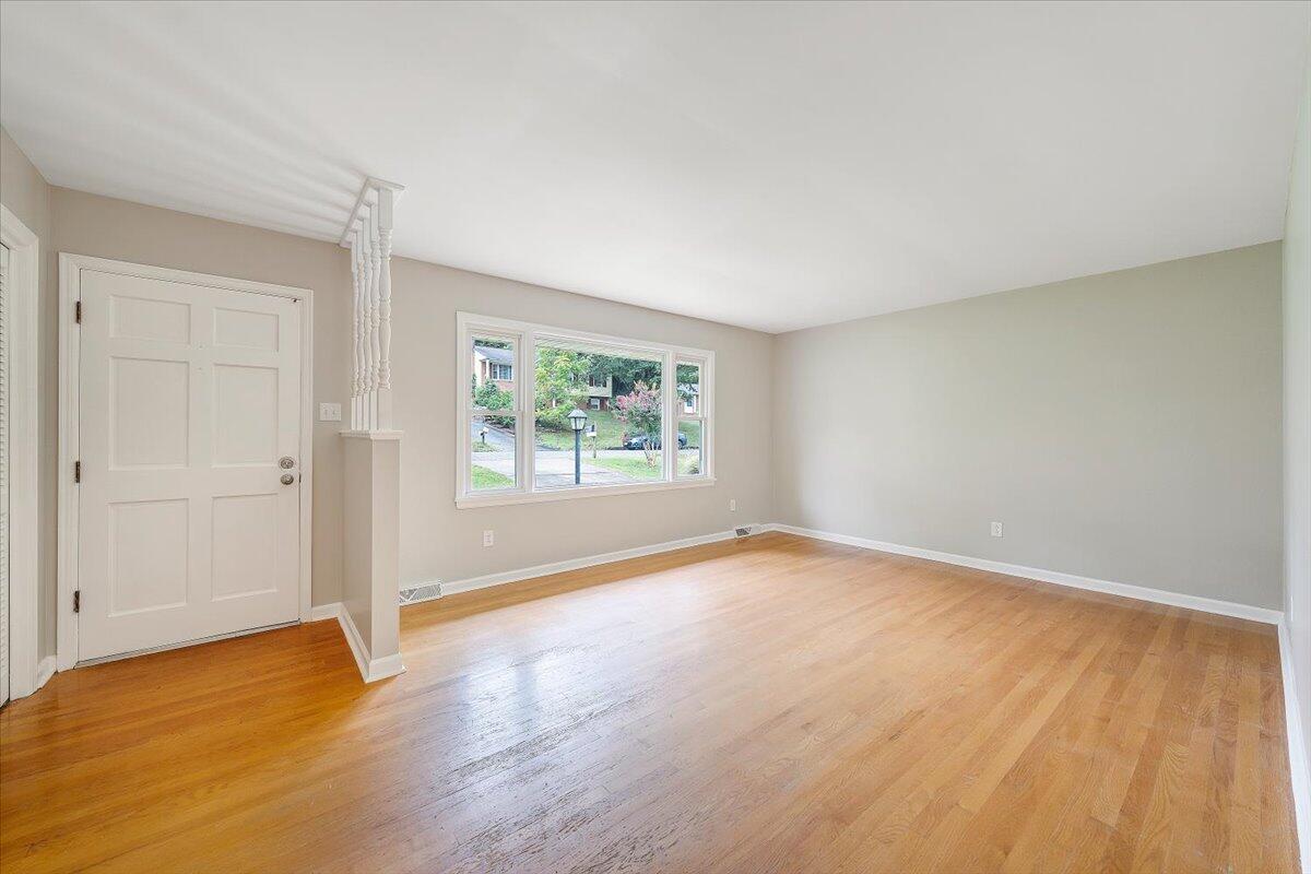 5229 Cave Spring Lane Roanoke, VA 24018 - Photo 5 of 63 03-MIB05242