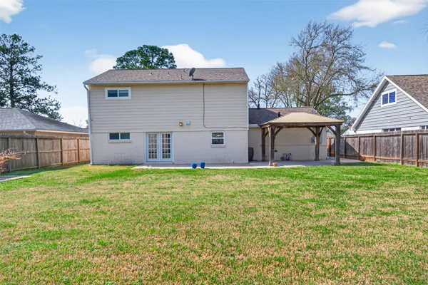 a view of a house with backyard and a garden