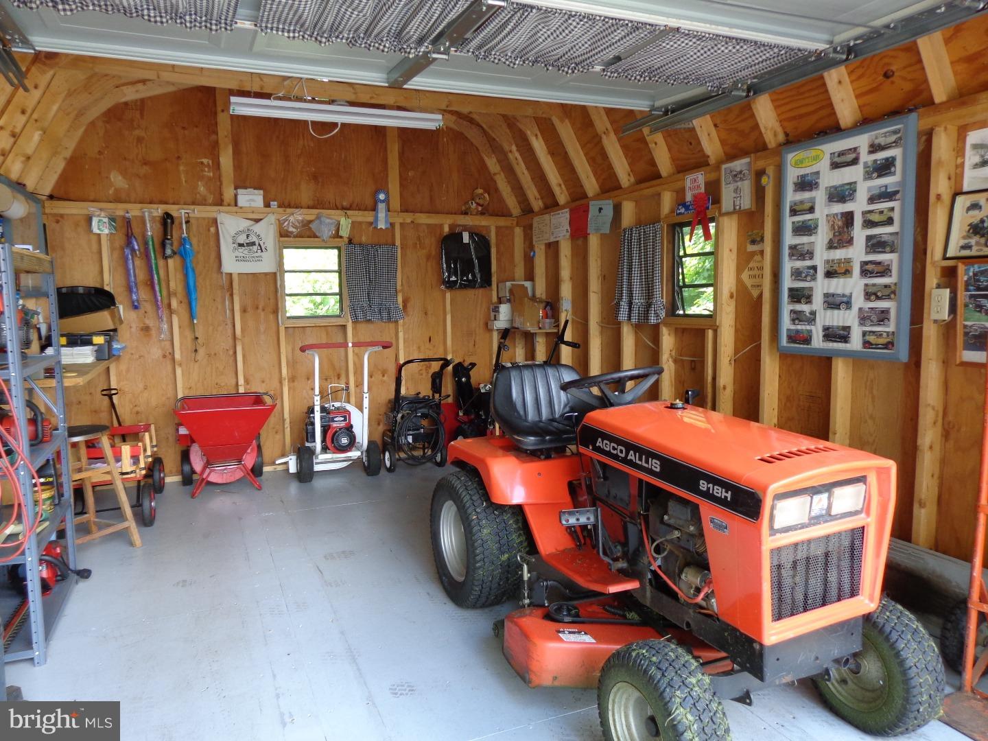 1570 Fels Road Pennsburg, PA 18073 - Photo 24 of 25 Garage