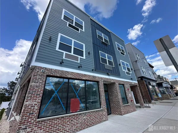 $1,995 | 213 French Street, Unit 1, New Brunswick, NJ 08901