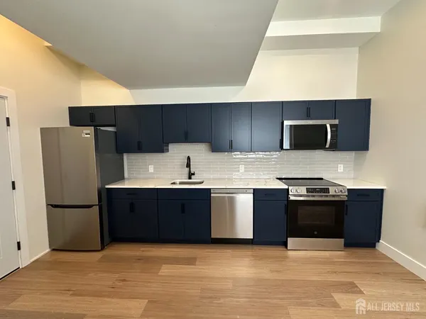 $1,995 | 213 French Street, Unit 1, New Brunswick, NJ 08901