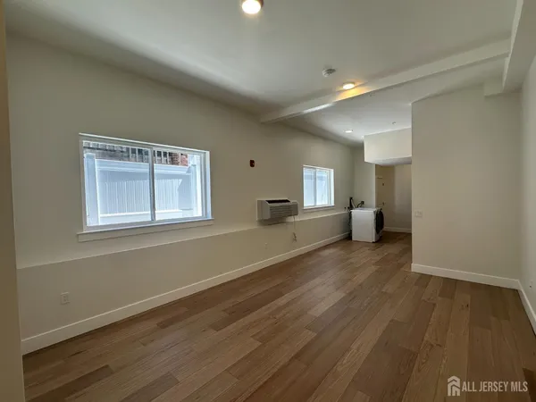 $1,995 | 213 French Street, Unit 1, New Brunswick, NJ 08901