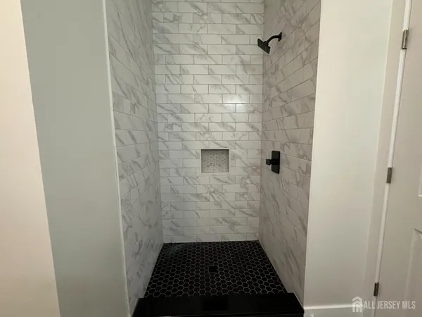 $1,995 | 213 French Street, Unit 1, New Brunswick, NJ 08901