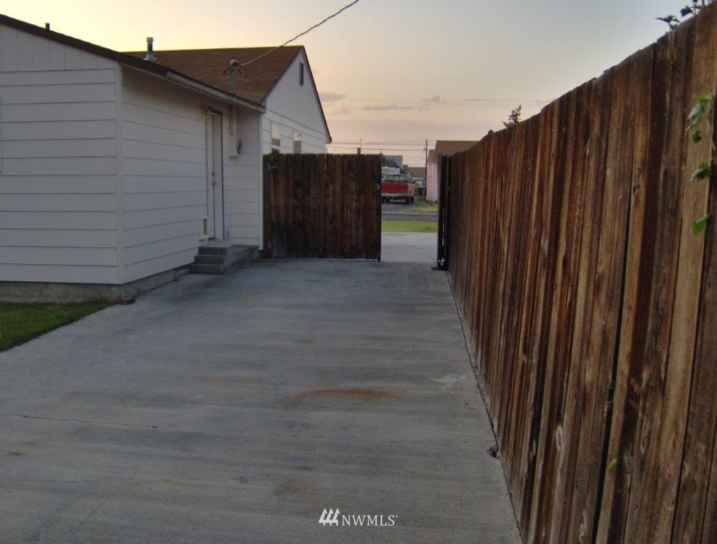 233 West Ridge Road Moses Lake, WA 98837 - Photo 15 of 21