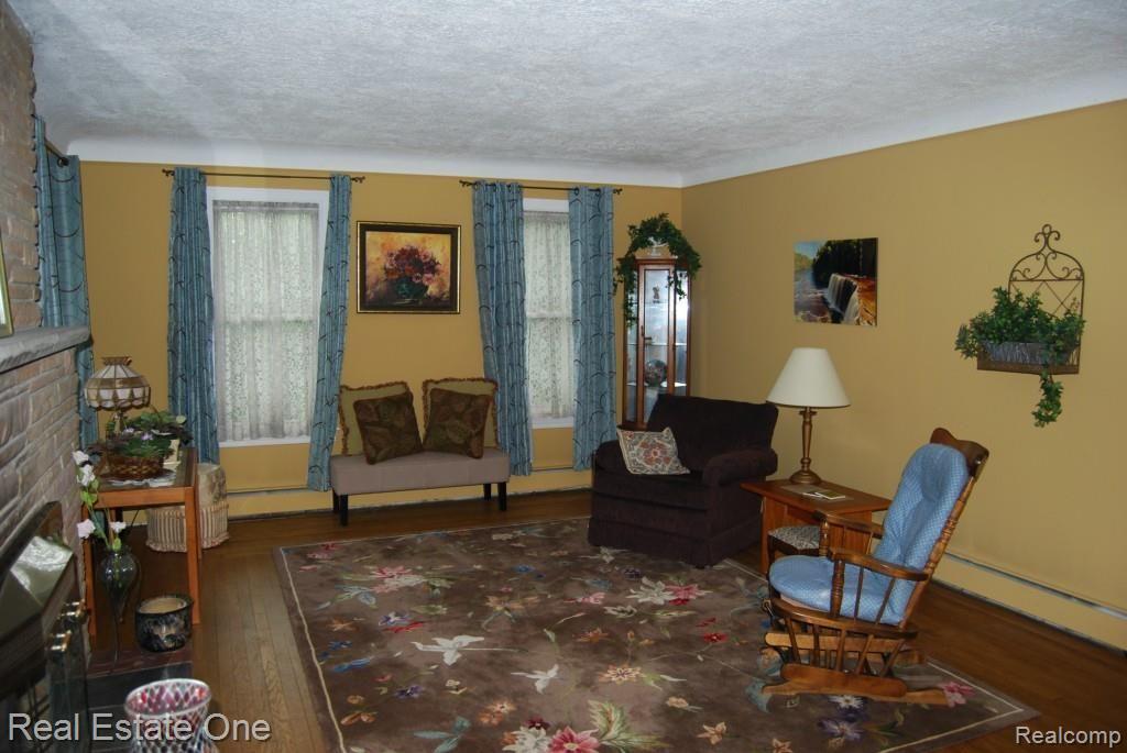 1330 John R Road Rochester, MI 48307 - Photo 5 of 27 Living Room view #2