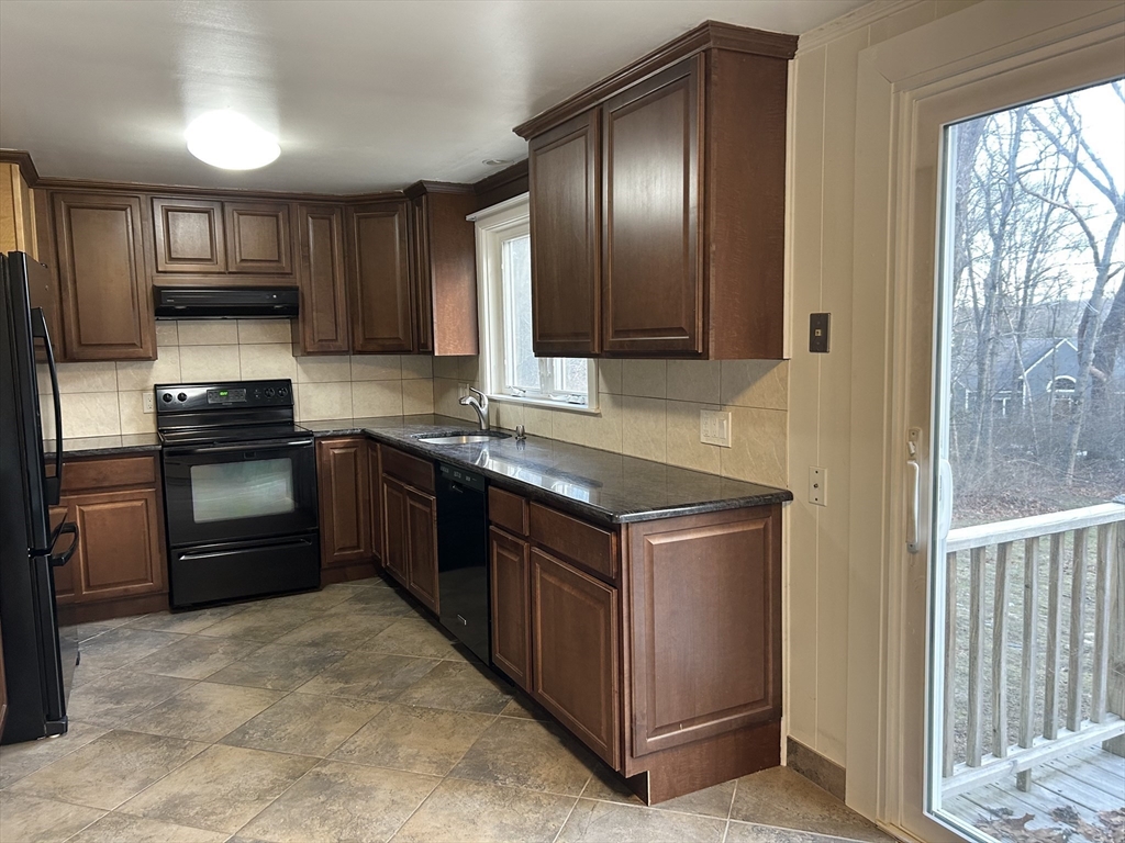 75 Marlboro Road Southborough, MA 01772 - Photo 12 of 19