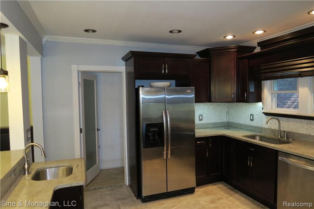 243 McMillan Road Grosse Pointe Farms, MI 48236 - Photo 8 of 27