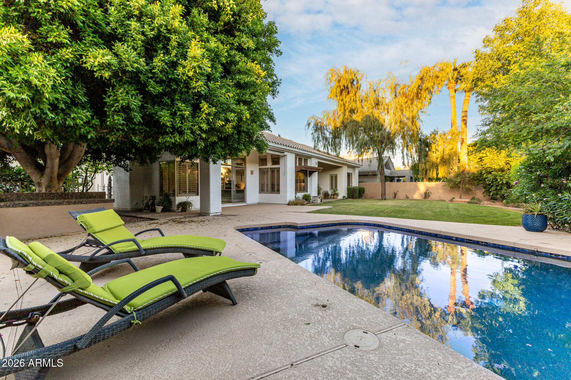 103 West Vista Avenue Phoenix, AZ 85021 - Photo 33 of 43 a view of a patio with a table chairs and a swimming pool